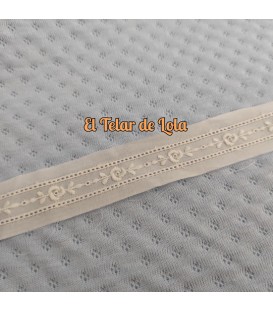 ENTREDOS BORDADO FLORECILLASII BEIG