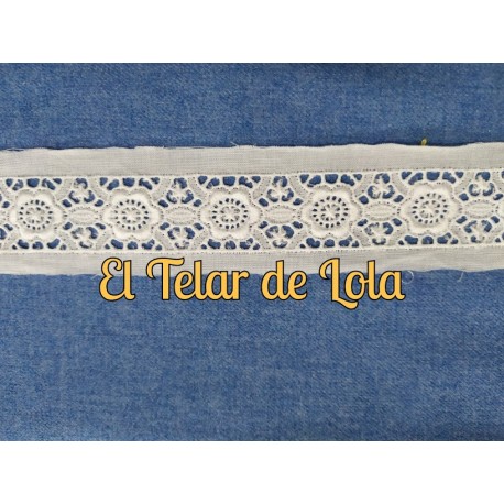 ENTREDOS BATISTA BORDADA 25 CMS